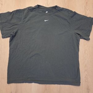 Nike Men's Green T-Shirt